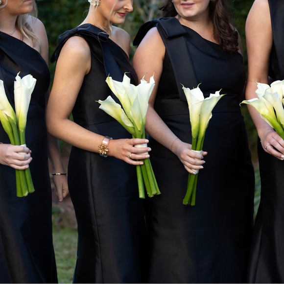 Alfred Sung Bow One-Shoulder Black Satin Trumpet Gown - Picture 5 of 8